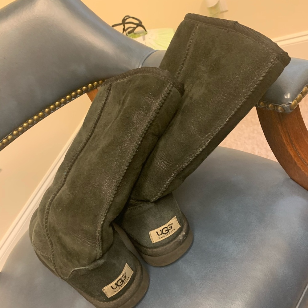 Women’s black ugh boots